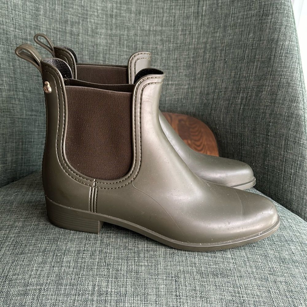 Lemon Jelly Women Army Green Olive slip on short rubber rain boots size 9/40 EUC